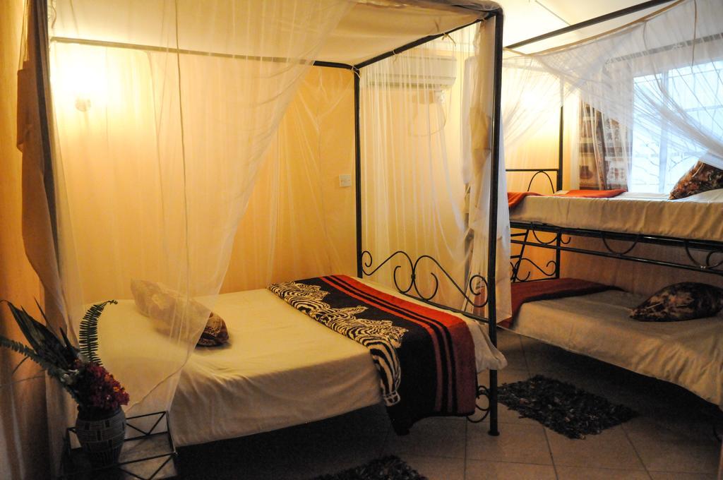 Zigzag Town Lodge Livingstone Habitación foto